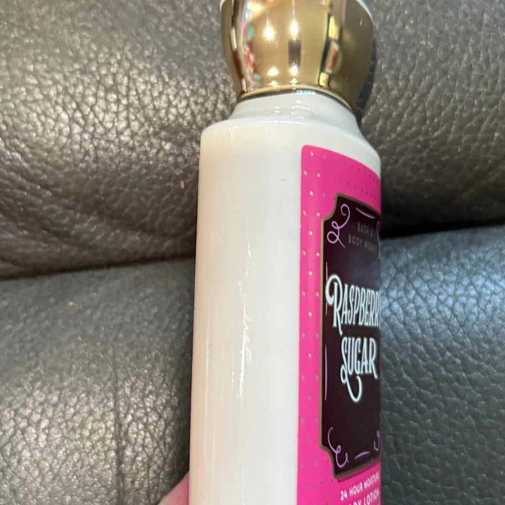 Bath and body works set in Santa’s blueberry shortbread and raspberry sugar